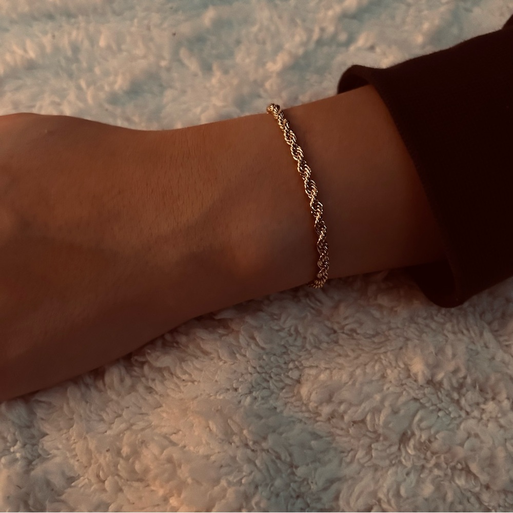 Elegant Gold Bracelet
